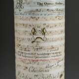 Flasche 1977 Chateau Mouton-Rothschild mit Widmung an Queen Mother, Rotwein, Bordeaux, Pauillac, 0,75l, ms, Etikett min. beschädigt - photo 2