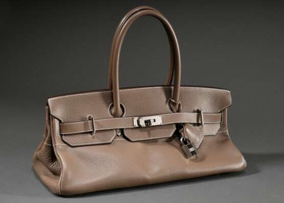 Hermès "Birkin Shoulder" Tasche, Taurillon Clemence Leder in Etoupe mit silberfarbener Hardware, Clochette, Schloss mit zwei Schlüsseln, 2006, 2024 relaunch auf dem Runway, 18x41x20cm, Original Staubbeutel, Bod… - Foto 1