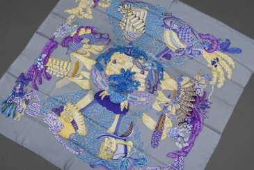 Hermès Seiden Carré &quot;Chapeaux &quot; in blau/violett/gold, Entw.: Annie Faivre 1990, gerollter Rand, 90x90cm