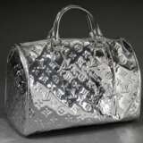 Louis Vuitton "Speedy 35" in "Silver Monogram Miroir", silberfarbenes, verspiegeltes Vinyl Lackleder mit Monogrammen, innen hellgraues Baumwollfutter und zwei offene Innentaschen, außen 1 Steckfach, S… - photo 2