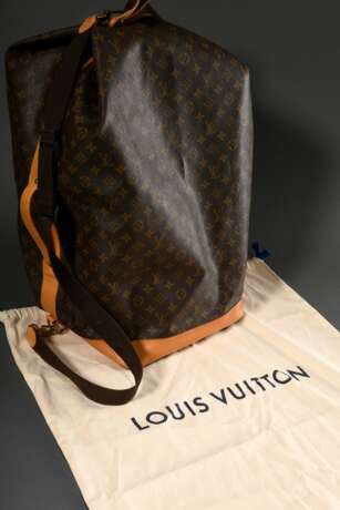 Louis Vuitton "Sac Marine" in Monogram Canvas mit messingfarbener Hardware, hellem Rindslederbesatz, dunkelbraunem Baumwoll Schultergurt und Ledergriff, innen mittelbraunes Baumwollfutter, Nr.: NO0954, H. 70cm,… - photo 4