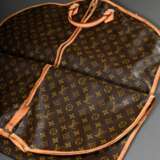 Louis Vuitton Kleidersack in Monogram Canvas, messingfarbene Hardware, heller Rindsleder Besatz, 3 Original Kleiderbügel, Nr. 864VX, L. 115cm - photo 2