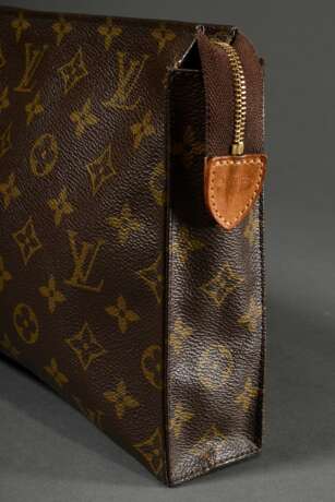 Louis Vuitton Kosmetiktasche in Monogram Canvas, innen helles Leder, geprägte Lasche, 20x24cm, Gebrauchsspuren, Ecken eingerissen - photo 3