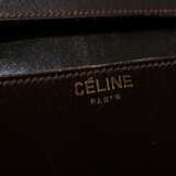 Kleine Céline Schultertasche mit vergoldeter Hardware und Logoschließe, dunkelbraunes Glattleder, Interieur mit drei Fächern, Reißverschlussfach und zwei aufgesetzten Taschen, innen gestempelt "Céline Paris", v… - Foto 5