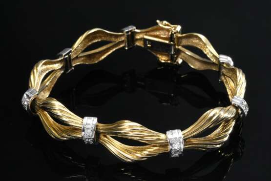 Midcentury Gelbgold 585 Armband mit wellenförmigen Gliedern und Weißgold Brillantklammern (zus. ca. 0.45ct/SI/W), 29,5g, L. 17,8cm - photo 1