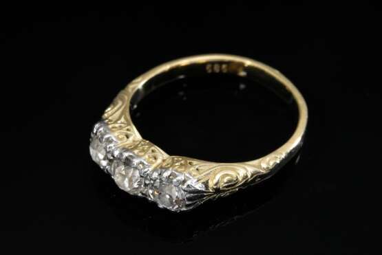 Gelbgold 585 Vorsteckring mit 3 Altschliff Diamanten (zus. ca. 0.70ct/SI/W) in floral gravierter Fassung, 3,6g, Gr. 53 - фото 1