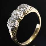 Gelbgold 585 Vorsteckring mit 3 Altschliff Diamanten (zus. ca. 0.70ct/SI/W) in floral gravierter Fassung, 3,6g, Gr. 53 - фото 2