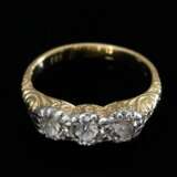 Gelbgold 585 Vorsteckring mit 3 Altschliff Diamanten (zus. ca. 0.70ct/SI/W) in floral gravierter Fassung, 3,6g, Gr. 53 - фото 3