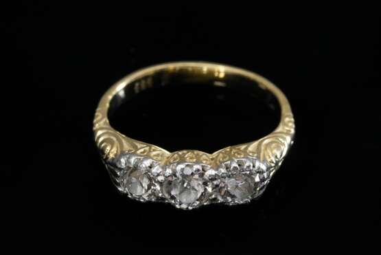 Gelbgold 585 Vorsteckring mit 3 Altschliff Diamanten (zus. ca. 0.70ct/SI/W) in floral gravierter Fassung, 3,6g, Gr. 53 - фото 3