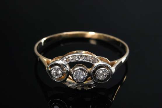 Zarter Gelbgold 585 Ring mit platinierter Oberfläche und mittig eingefassten Diamanten (zus. ca. 0.13ct/P1/W-CR), um 1920, 1,6g, Gr. 57, kleine Reparaturstelle - photo 3