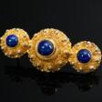 Gelbgold 585 Trachtennadel mit Lapislazuli Cabochons in granulierter Fassung, 3,5g, 3,2x1,2cm, min. best. - Сейчас на аукционе