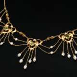 Feines Arts & Crafts Stil Gelbgold 375 Collier mit kleinen Flussperlen und facettierten Peridots, in zarten Kettenhängung, um 1900/1910, 8,8g, L. 43,4cm - photo 1