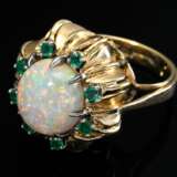 Midcentury Gelbgold 750 Ring mit Opal Cabochon in Smaragdkranz, 12g, Gr. 55 - photo 2