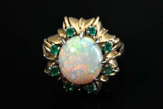 Midcentury Gelbgold 750 Ring mit Opal Cabochon in Smaragdkranz, 12g, Gr. 55 - photo 4