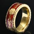 Gelbgold 750 „Jericho“ Ring aus der Bekenntnis Kollektion, rotes Feuer Emaille mit umlaufender Blattranke, Rosen-, Herz- und Kreuzdekor „Glaube, Liebe, Hoffnung“, Goldschmiede Ursula Heinicke, Hamburg, 16,3g, Gr. 58, gro… - Jetzt bei der Auktion