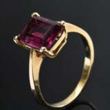 Gelbgold 750 Ring mit violett-rotem Rhodolith Granat (ca. 2.5ct) im Baguette Schliff, 3,2g, Gr. 54 - Foto 1