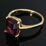 Gelbgold 750 Ring mit violett-rotem Rhodolith Granat (ca. 2.5ct) im Baguette Schliff, 3,2g, Gr. 54 - Foto 2