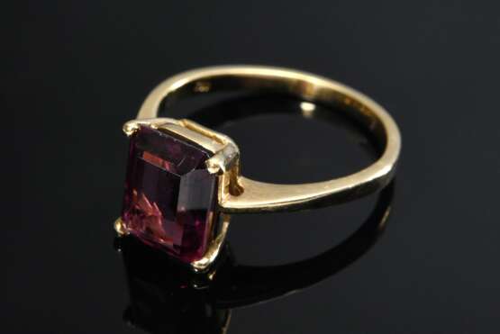 Gelbgold 750 Ring mit violett-rotem Rhodolith Granat (ca. 2.5ct) im Baguette Schliff, 3,2g, Gr. 54 - Foto 2