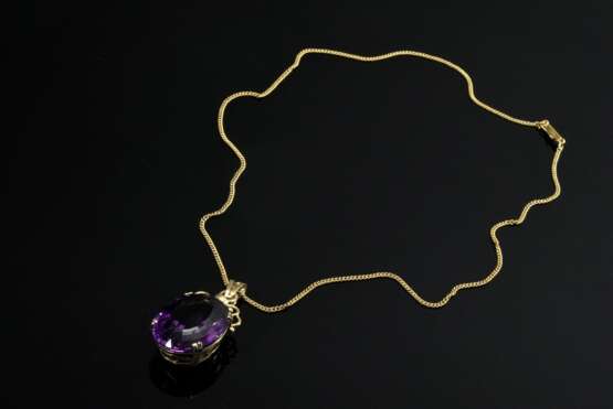 Handgeschmiedeter Amethyst Anhänger (ca. 31ct) an Gelbgold 585 Rundpanzerkette (L. 44cm), zus. 15,6g - photo 2