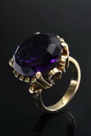 Hochaufgesetzter Gelbgold 585 Ring mit rund facettiertem Amethyst (ca. 12.9ct), Handarbeit um 1950, 11,2g, Gr. 54 - photo 1