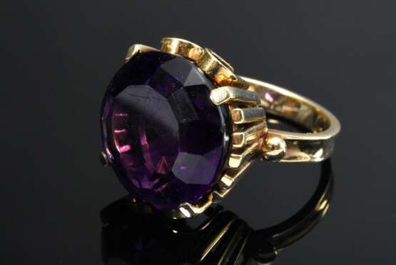 Hochaufgesetzter Gelbgold 585 Ring mit rund facettiertem Amethyst (ca. 12.9ct), Handarbeit um 1950, 11,2g, Gr. 54 - photo 2