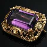 Handgefertigte Gelbgold 585 Nadel mit Amethyst (ca. 17.3ct) im Treppenschliff, um 1930, 10,8g, 8,4x3x.2,3mm - фото 1