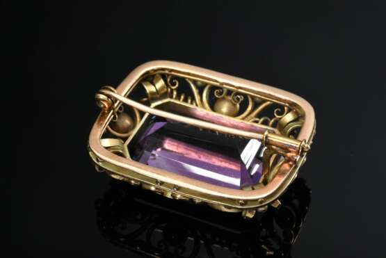 Handgefertigte Gelbgold 585 Nadel mit Amethyst (ca. 17.3ct) im Treppenschliff, um 1930, 10,8g, 8,4x3x.2,3mm - фото 2