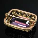 Handgefertigte Gelbgold 585 Nadel mit Amethyst (ca. 17.3ct) im Treppenschliff, um 1930, 10,8g, 8,4x3x.2,3mm - фото 2