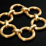 Schraffiertes Gelbgold 750 Armband aus beweglichen Ringgliedern mit Schnallenverbindung, 61,3g, L. 20,3cm - фото 1