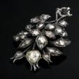 Floral gearbeiteter Silber Anhänger mit Diamantrosen (zus. ca.1ct/P1-3/TCR-LB), 19.Jh., Öse ergänzt - Prix ​​des enchères