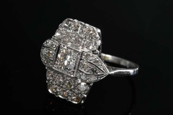 Art Deco Platin 950 Ring mit Brillanten und Achtkantdiamanten (zus. ca. 0.79ct/P1/TCR) in geometrischem Ringkopf, 3,3g, Gr. 53,5, rest. - Foto 2