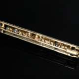 Platinierte Gelbgold 585 Nadel mit Diamanten im Alt- und Rosenschliff (zus. ca. 0.30ct/SI-P1/W) sowie kleiner Zuchtperle in diagonal ornamentierter Fassung, 5,2g, L. 5,4x0,6cm - photo 2