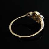 Zarter platinierter Gelbgold 585 „Toi-et-Moi“ Ring mit Altschliffdiamanten und Diamantrosen (zus. 0.25ct/SI/TCR), um 1910, 2,3g, Gr. 57 - photo 3