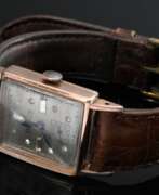 Product catalog. Rotgold 585 Armbanduhr &quot;Hilton Watch&quot;, Handaufzug, weiße Imitatsteine, gebläute Zeiger, kleine Sekunde, Minuten Indizes, braunes Lederarmband mit vergoldeter Dornschließe, um 1940, 3,6x2,1cm, gangbar (keine Gar…