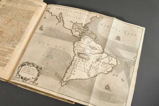 Band Athanasius Kircher (1602-1680) "Mundus Subterraneus, in XII libros digestus" 1678, Pergamenteinband, 366 Seiten + Widmung/Präfation/Index, 2 Kupfertitel, 1 Titelvignette und 12 faltbare Kupfertafeln und -k… - Foto 13