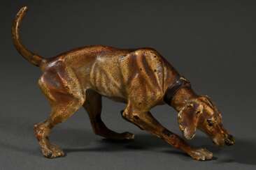 Großer Wiener Bronze &quot;Jagdhund&quot;, Bronze in polychromen Kaltfarben staffiert, um 1900, L. 19,8cm, Farbabplatzungen