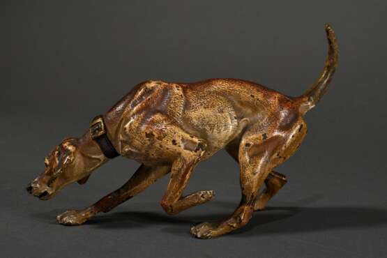 Großer Wiener Bronze "Jagdhund", Bronze in polychromen Kaltfarben staffiert, um 1900, L. 19,8cm, Farbabplatzungen - Foto 2