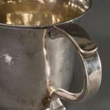 Englischer Love- oder Two-Handle-Cup auf niedrigem Fuß mit abgeflachten Griffen, monogr. "EF", MZ: Thomas Whipham, London 1754, Silber 925, 252g, H. 10,5cm, Altersspuren, Lötstelle innen - photo 3