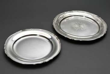 2 Diverse Teile mit Chippendale Rand und Rocaille Elementen, Silber 800, 1548g: Teller (Ø 33cm) und runde Platte mit Glaseinsatz (Ø 36,5cm, Mariage)