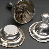 3 Teile Tischglocke (H. 12cm) und Teesieb mit Unterschale (L. 13cm) mit Chippendale Rand, Silber 835, 205g - photo 6