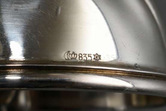 3 Teile Tischglocke (H. 12cm) und Teesieb mit Unterschale (L. 13cm) mit Chippendale Rand, Silber 835, 205g - photo 9