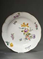 Meissen Teller mit Blumenmalerei und Ozier-Relief, Ende 18.Jh., Ø 26,2cm, min. berieben