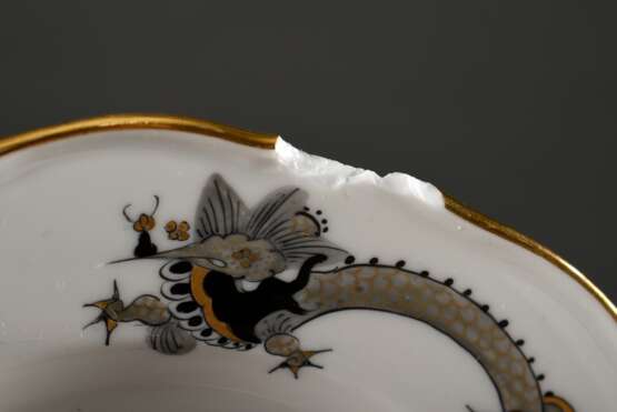 115 Teile opulentes Meissen Frühstücksservice "Schwarzer Hofdrache" für 18 Personen, Porzellan polychrom und goldstaffiert, Maler Nr. 16./7., bestehend aus: 18 Müslischalen (H. 7cm, Ø16cm), 18 Brotteller (Ø 21,… - photo 8