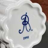 7 Teile Meissen Service nach alten Vorbildern, Böttger Steinzeug und Weißporzellan, um 1980/1990, bestehend aus: 6 Koppchen (H. 4,5cm) und 6 Teller mit variierendem Dekor (Ø 10,9cm) sowie 1 Kanne im Bambus Trompe l'oeil … - photo 8