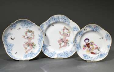 3 Diverse Meissen Teller &quot;Großer Ausschnitt&quot; mit Dekor &quot;Sommernachtstraum&quot;, Porzellan polychrom, gold- und silberstaffiert, Dekor Entw.: Heinz Werner, Form Entw.: Ludwig Zeppner, Jahreszeichen: 1978/7…