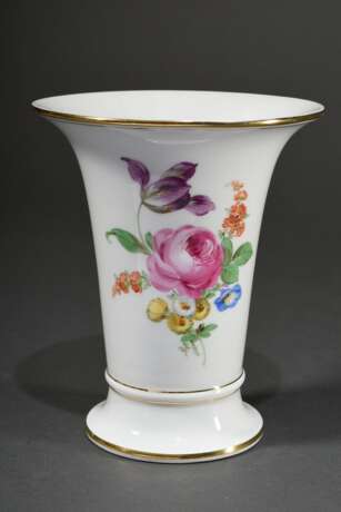 2 Diverse Teile Meissen Porzellan mit polychromer Malerei "Deutsche Blume" und Goldstaffage, Mitte 20.Jh.: Fächerschale (Ø 23cm) und Kratervase (H. 16,5cm) - фото 6