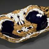 Meissen Prunkschale passig gerundet mit Goldrelief aus Rocaillen, Blattvoluten und Bandwerk auf kobalblauem Fond, Porzellan goldstaffiert, Modellnr. B185, Jahreszeichen: 1960, 31,3x19,5cm, 2 Schleifstr. - Foto 1