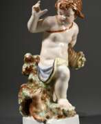 Обзор. KPM Putto mit Füllhorn und Hund auf Sockel, Porzellan polychrom und goldstaffiert, Modelnr.: L312, Malermarke: Pfeifer, blaue Zepter und Rote Reichsapfel Marke, H. 18,5cm, 1x Ohr verloren