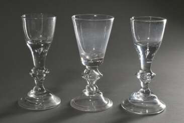 3 Diverse Barock Glas Pokale mit Balusterschaft, eingefangenen Luftblasen, umgeschlagenem Fußrand und Abriss im Boden, 18.Jh., H. 18cm