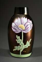 Jugendstil Vase in ovoider Form mit kurzem Hals, Emaillebemalung &quot;Blume&quot; in seladongrün und zartviolett auf irisierendem Glas, sign.: BK, Boden sign.: v. Poschinger, num.: 150/112, um 1910, H. 17cm